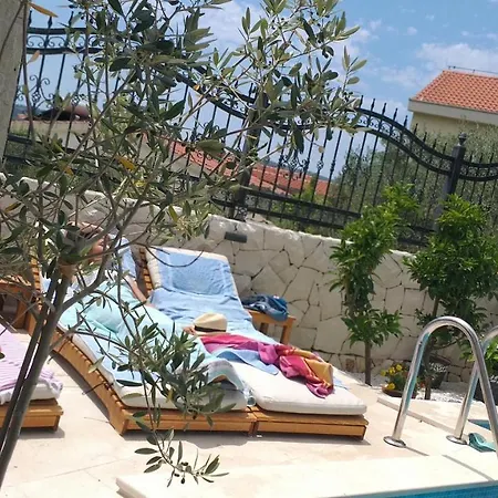 Mira * Τρογκίρ