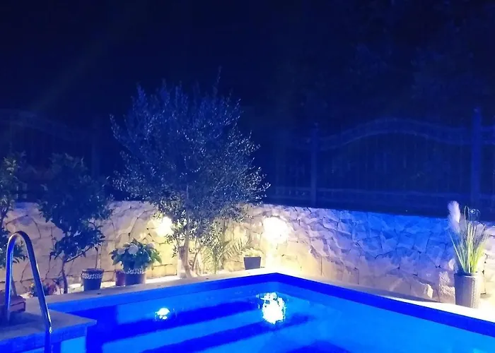 Mira * Τρογκίρ