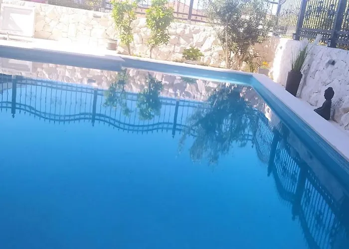 Mira * Τρογκίρ