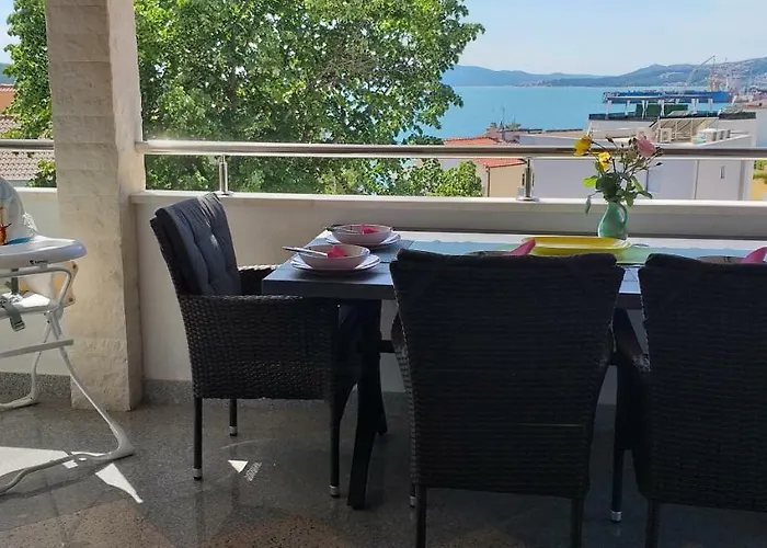 Mira Διαμέρισμα Τρογκίρ