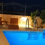 Mira Apartment