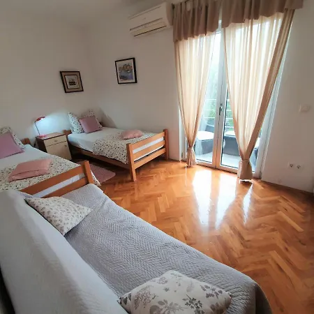 Mira Apartament *